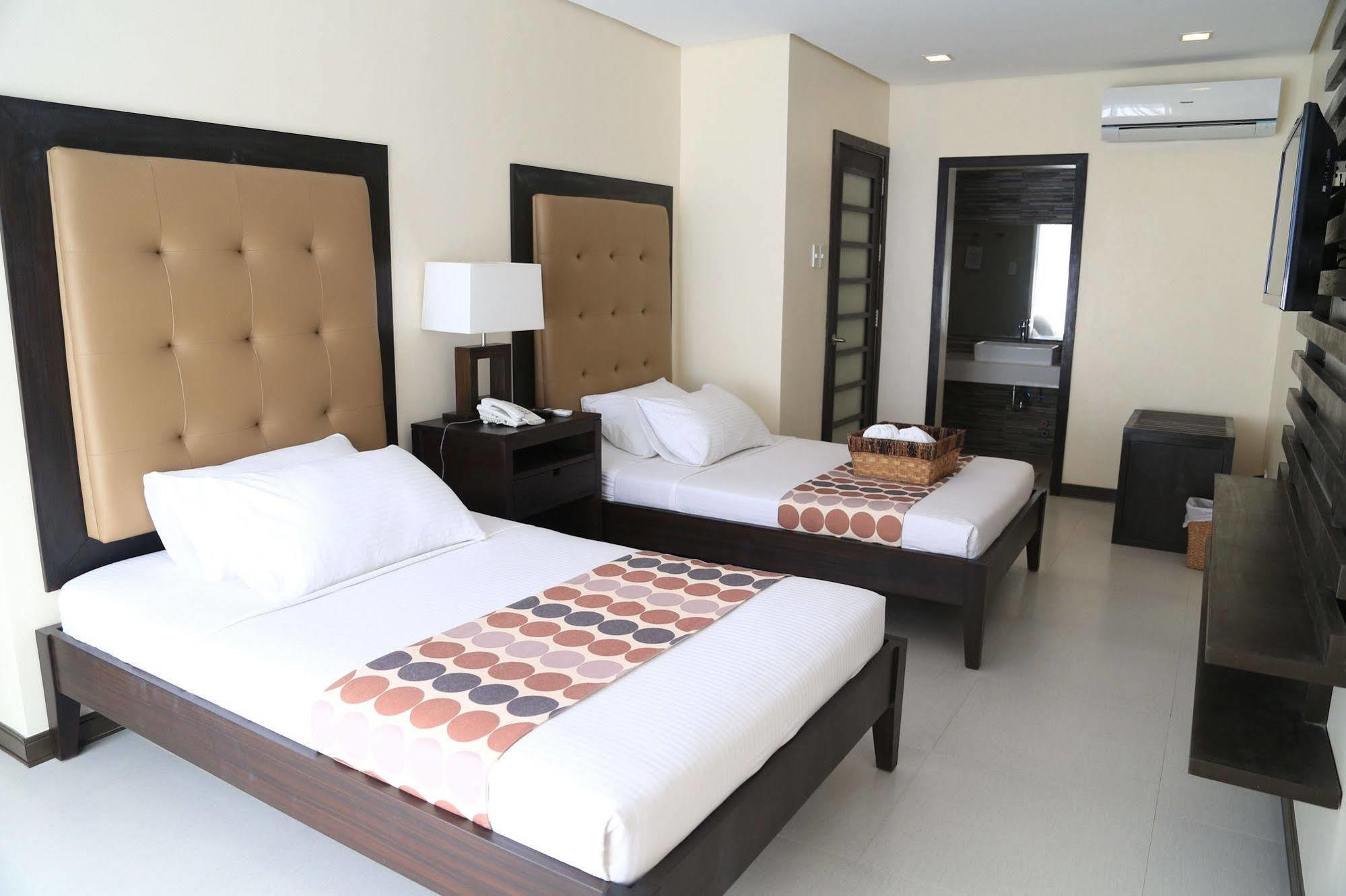 Puerto Del Sol Beach Resort And Hotel Club Bolinao Pangasinan Buitenkant foto